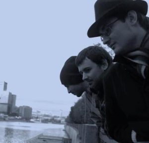 Николай Юрченко – вокалист, гитарист; Антон Годованик – бас-гитарист; Антон Саблин — барабанщик.