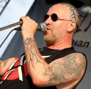 Состав группы: А.Чиркин — вокал; В.Хуторной — гитара; Е.Лобанов — бас-гитара; И.Олешкевич (Бух) — барабаны. 