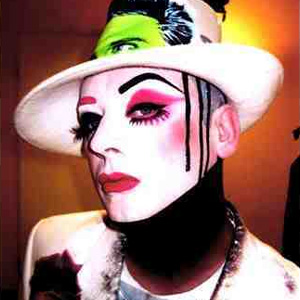 Бой скромничает