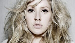 Элли Гулдинг бегает с поклонниками