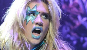 Ke$ha пришла на MTV VMA 2010 с косой до пояса (фото)