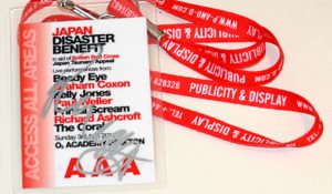 Ричард Эшкрофт продает на аукционе eBay бейдж с фестиваля в поддержку Японии