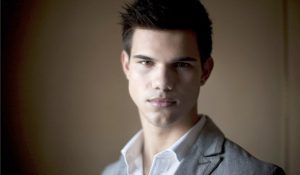 Тэйлор Лотнер: «Я люблю новый альбом Бритни Спирс»