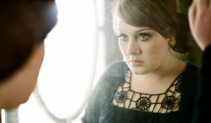 Адель скинула Леди Гагу с вершины американского чарта