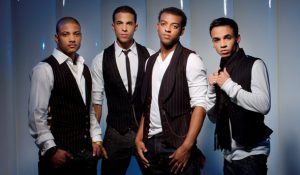 JLS воссоздали знаменитую фотографию Майкла Джексона