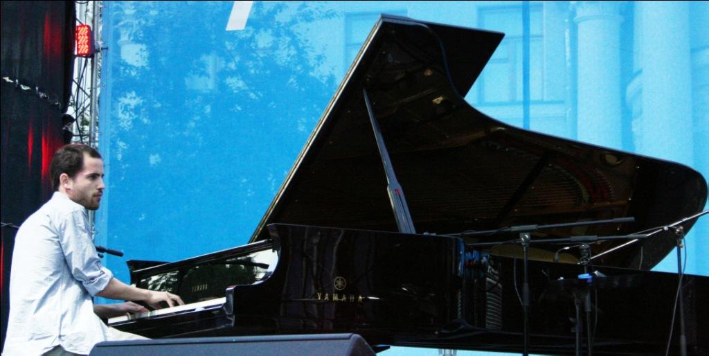 214_Avishai Cohen Trio