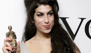 Вещи Уайнхаус, Джексона и Хьюстон уйдут с молотка