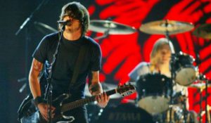 Foo Fighters остановили концерт из-за драки в зале