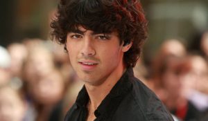 Джо Джонас шокирует своим дебютным альбомом