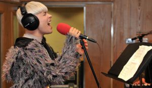 Robyn перепела песню Coldplay «Every Teardrop Is a Waterfall»