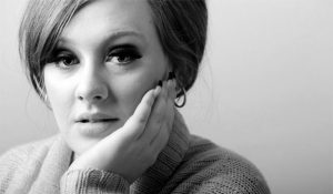 Адель возглавила список самых продаваемых альбомов года