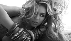 Бейонсе остается на вершине чарта “Billboard 200” третью неделю