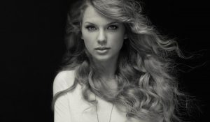 21-летняя Тейлор Свифт стала женщиной года