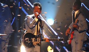 Бруно Марс и Марк Ронсон выступили на “Saturday Night Live”