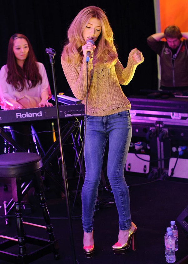 Никола Робертс