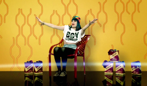 Видео: Jessie J — Domino