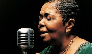 Ушла из жизни босоногая дива Сезария Эвора