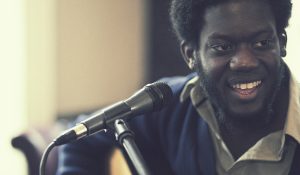 Майкл Киванука выпустил видео “Bones”