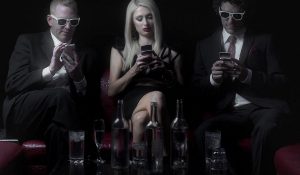 Пэрис Хилтон представила новое музыкальное видео «Drunk Text» с Manufactured Superstars