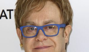 Элтон Джон выпустил клип “Mexican Vacation (Kids in the Candlelight)”