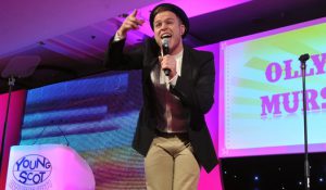 Олли Мерс представил трибьют клипу “Angels” Робби Уильямса