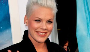 Пинк вторую неделю остается лидером чарта “Billboard Hot 100”