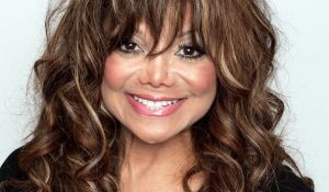 Ла Тойя Джексон почтила память великого брата в социальной сети