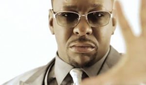 Бывший муж покойной Уитни Хьюстон попал в реабилитационную клинику