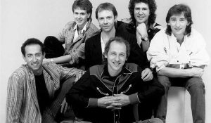 12 августа в музыке: День рождения Марка Кнопфлера из Dire Straits