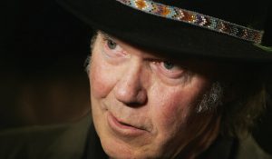 Нил Янг начнет сбор денег на плеер без сжатия качества песен