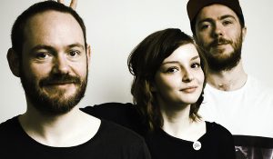 Chvrches сделали кавер-версию песни Уитни Хьюстон “It’s Not Right But It”s Okay”