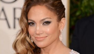 Дженнифер Лопес работает над рождественским альбомом