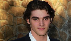 Звезда сериала «Во все тяжкие» начинает музыкальную карьеру