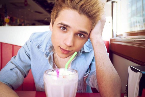 Elyar Fox