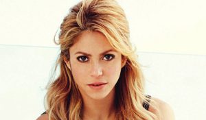 Шакира показала обложку делюкс-версии нового альбома