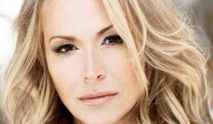 В сети появилась новая песня Анастейши “Dark White Girl”