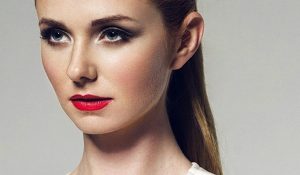 Лена Катина представила мистический клип “An Invitation”