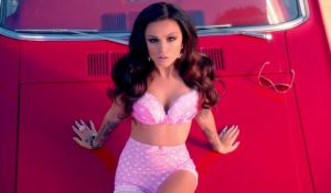 Шер Ллойд извинилась за задержку альбома