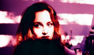 Звезда сериала «Сплетница» — Лейтон Мистер — выпустила новый сингл и готовит дебютный альбом