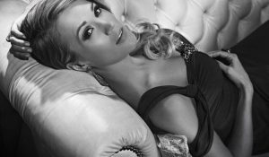 Кэрри Андервуд представила новую песню “Little Toy Guns”