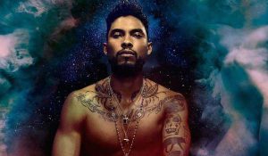 Мигель показал спокойный американский район в клипе “NWA”