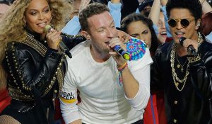 Coldplay, Бейонсе и Бруно Марс выступили на «Супер Боул 2016»
