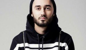 Мот занял первые две строчки чарта песен российского iTunes