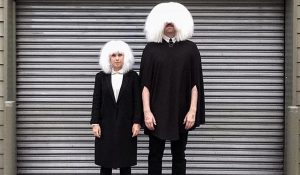 Сиа показала лирик-видео «Move Your Body»