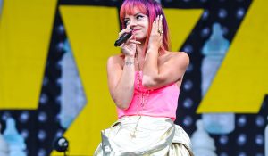 Лили Аллен выпустила пластинку «No Shame» и клип «Lost My Mind»