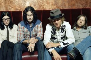 Супергруппа Джека Уайта – The Raconteurs – представила два сингла и клипа “Sunday Driver” / “Now That You’re Gone”