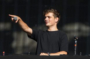 Мартин Гаррикс и Джулиан Джордан опубликовали сингл и клип «Glitch”